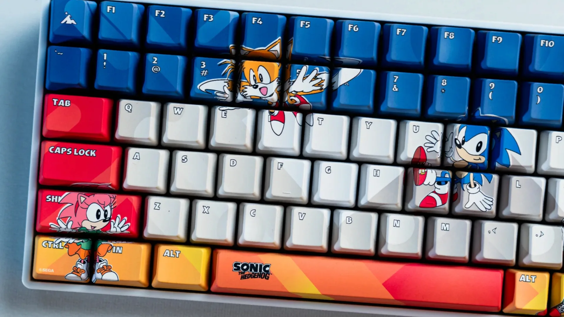 Higround Anuncia Una Colaboracion Con Sega Para Estos Teclados Inspirados En Sonic 2